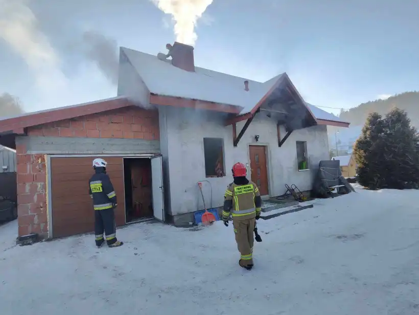 Powroźnik: pożar sadzy w kominie domu jednorodzinnego