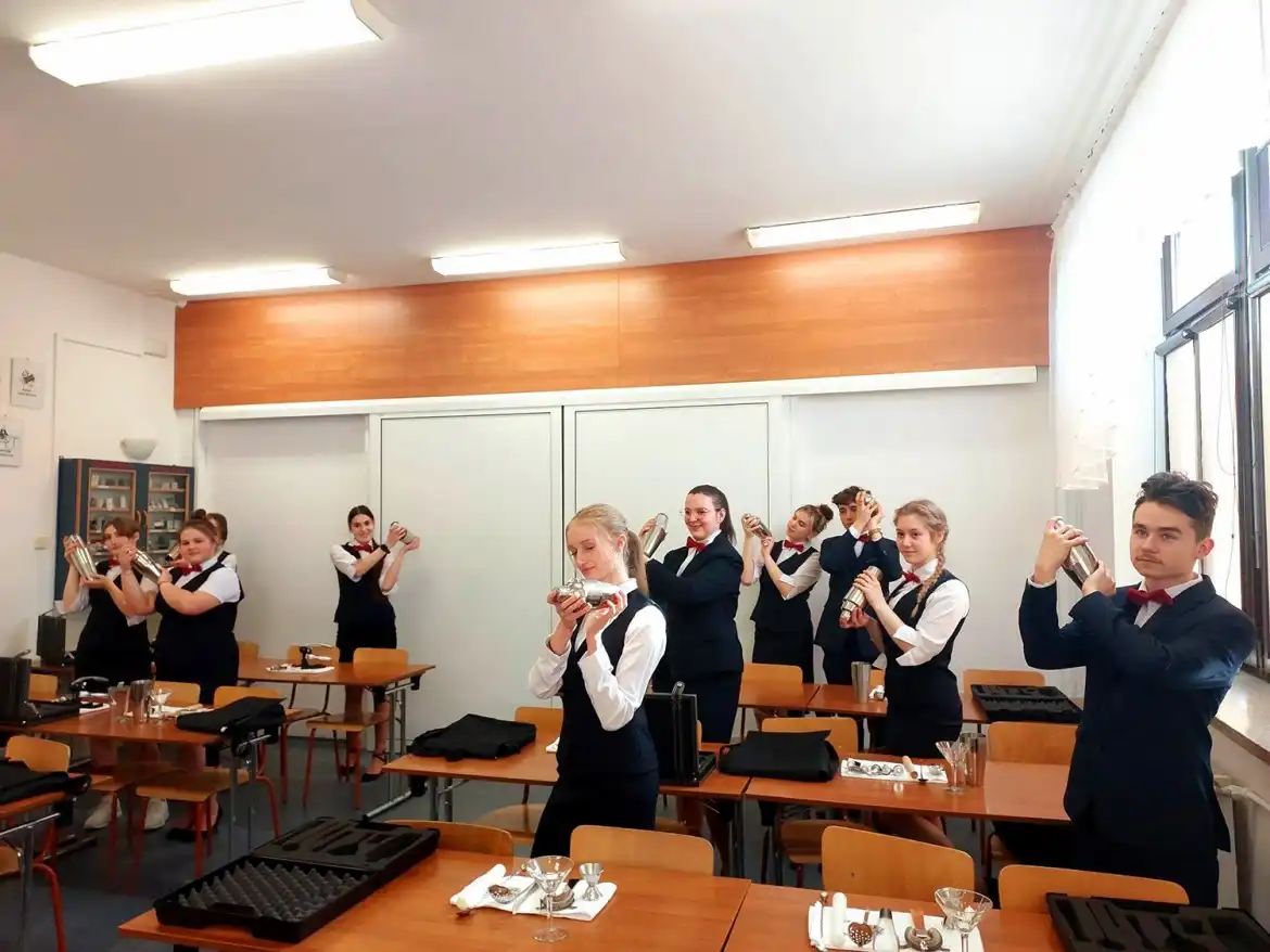 ZSP w Krynicy-Zdroju: barmani robili drinki w szkole