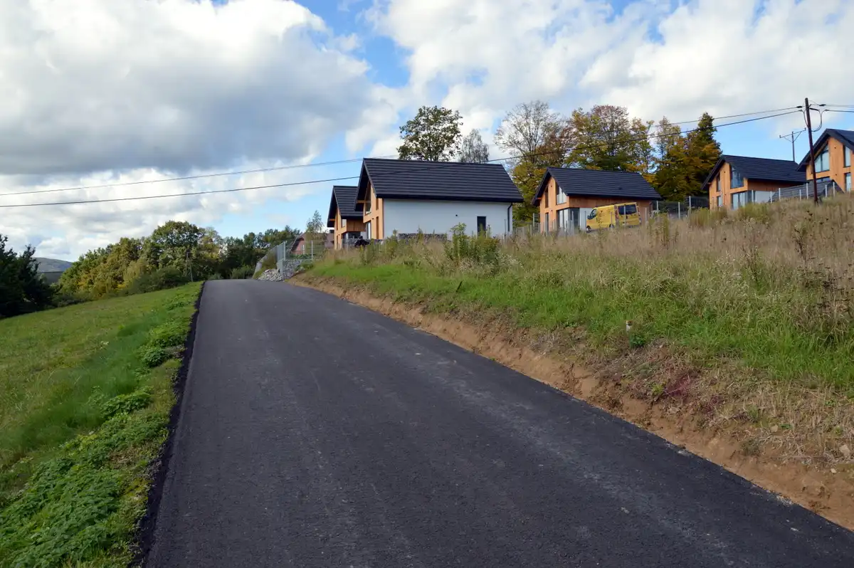 Gmina Łososina Dolna: krótkie ale ważne odcinki dróg gminnych wyremontowane