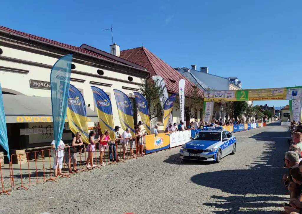 „Międzynarodowy wyścig kolarski Memoriał Jana Magiery”. Sądeccy policjanci zabezpieczali trasę przejazdu zawodników