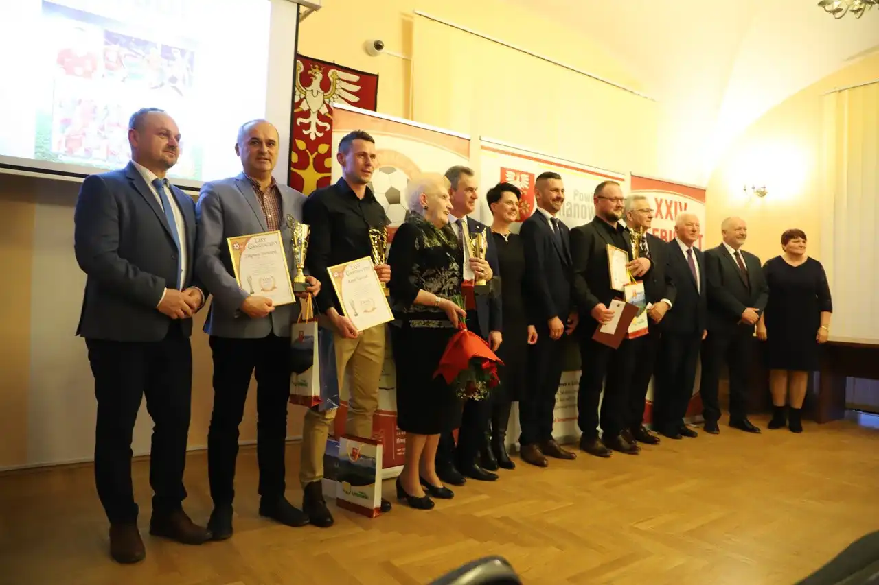 Laureaci XXIV Plebiscytu na najpopularniejszego piłkarza i trenera Ziemi Limanowskiej 2021 nagrodzeni