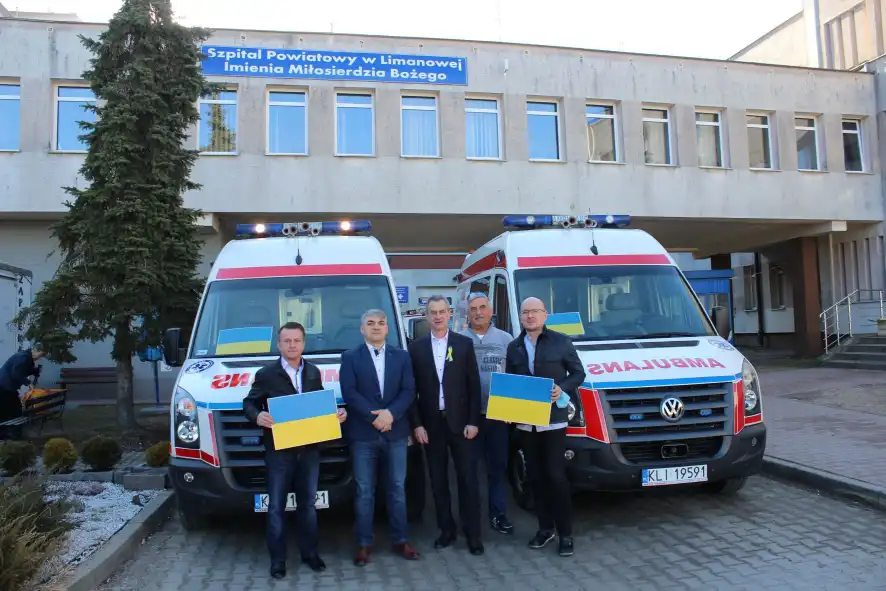 Dwie karetki z limanowskiego szpitala trafiły do miasta Stryj na Ukrainie