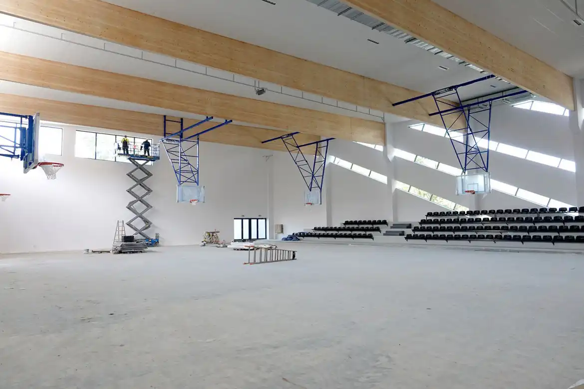 Postępują prace przy budowie hali sportowej ze strzelnicą przy Zespole Szkół w Marcinkowicach