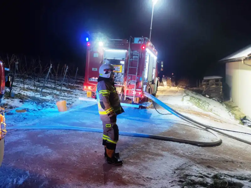 Pożar w Zbyszycach. Paliło się na parterze budynku mieszkalnego