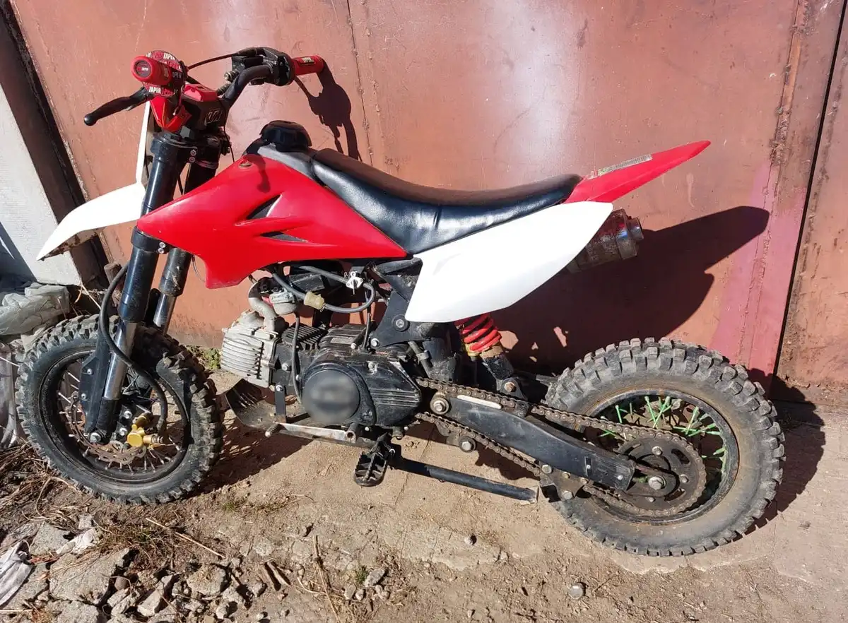 Krynica-Zdrój: Ukradł motocykl i ukrył go pod stertą opon i gałęzi