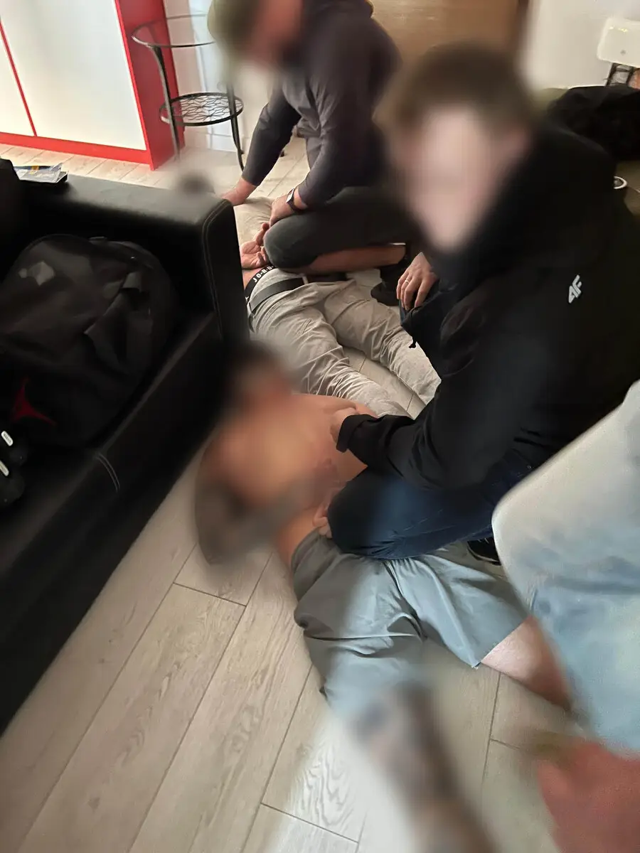 Limanowa: Poprosił ekspedientkę o złoty łańcuszek. Po chwili wybiegł z biżuterią za blisko 600 tys. zł, są już pierwsze zatrzymania