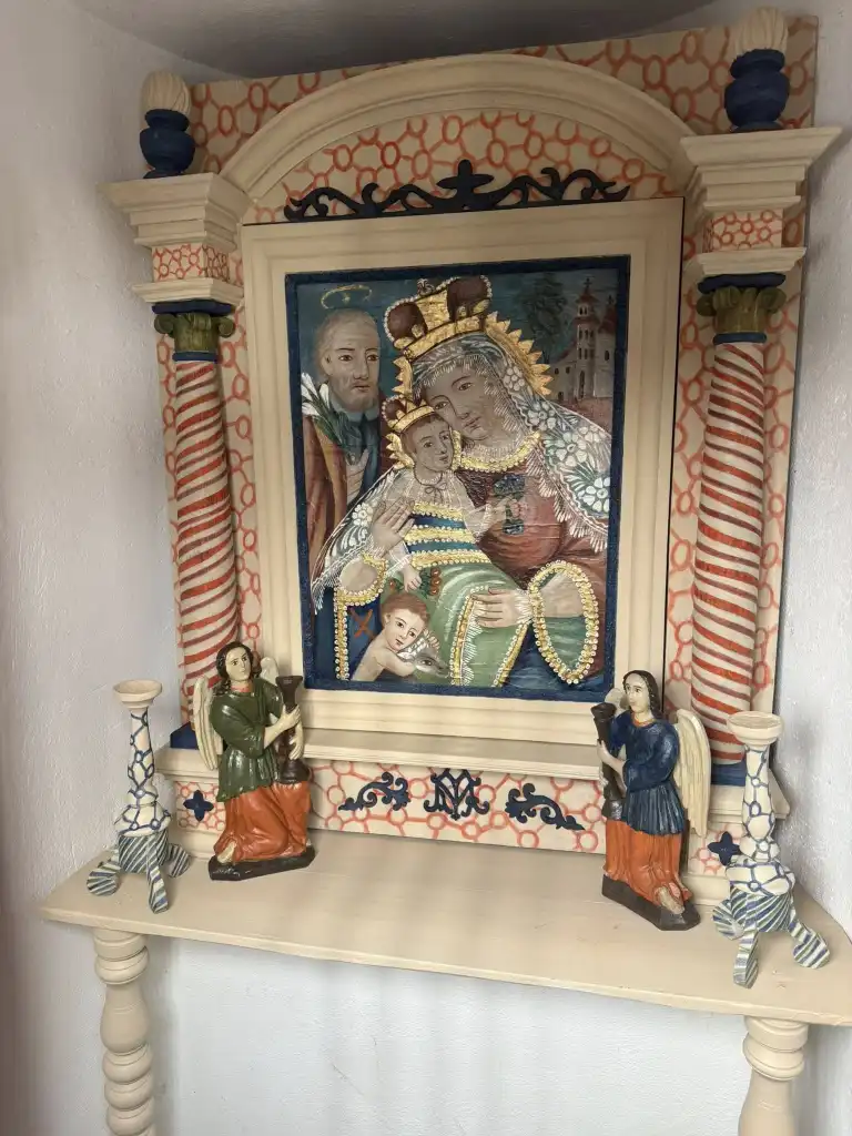 Zabytkowa kapliczka w Rogach odzyskała dawny blask