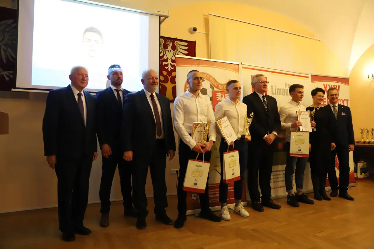 Laureaci XXIV Plebiscytu na najpopularniejszego piłkarza i trenera Ziemi Limanowskiej 2021 nagrodzeni