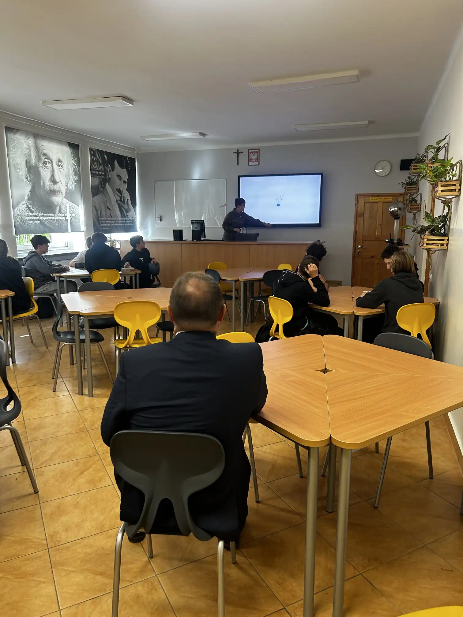 I LO w Limanowej ma nowoczesną pracownię przyrodniczą