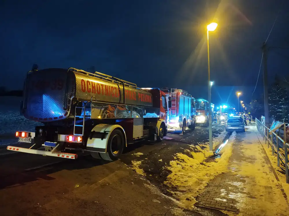 Pożar budynku w Cieniawie. Na parterze znajdował się warsztat samochodowy