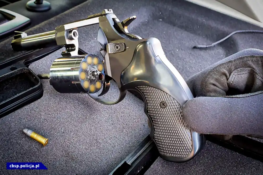 Podwójne uderzenie KaOSG i innych służb w gangi tytoniowe