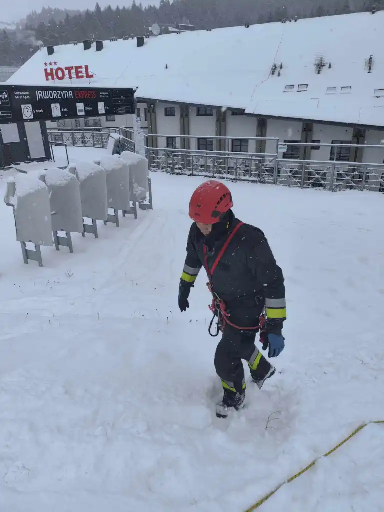 Szkolenie ratowników wysokościowych z grupy „SGRW Krynica”  na stacji narciarskiej „Jaworzyna Krynicka”