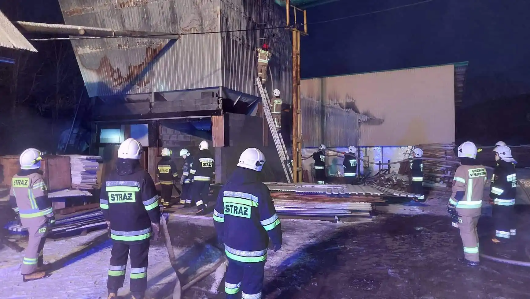 Pożar trocin w silosie w Łabowej. Akcja gaśnicza trwała blisko 3 godziny