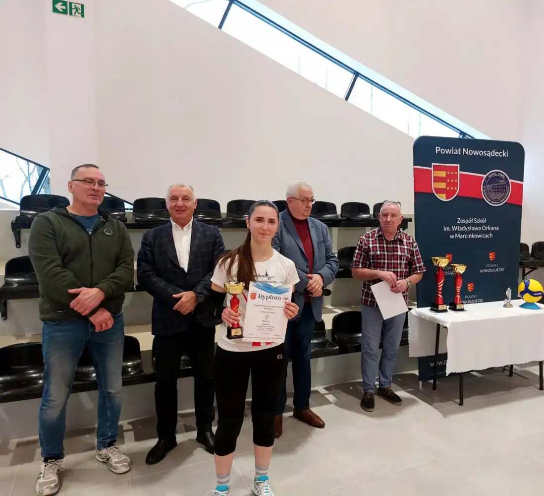 Licealistki ze Starego Sącza najlepsze w siatkówce