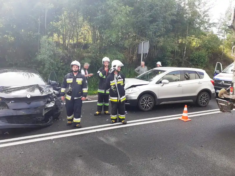 Kolizja w Zabrzeży. Zderzyły się trzy samochody osobowe
