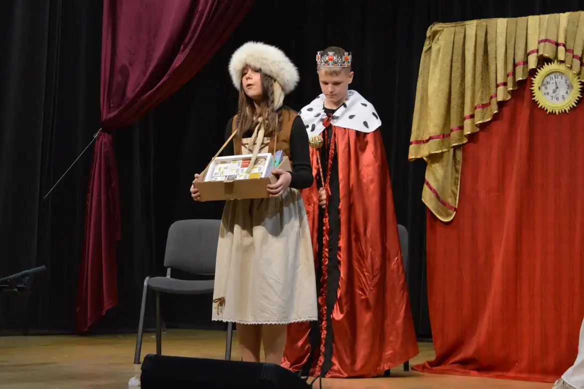 Młodzi artyści zachwycili publiczność. XXVIII Powiatowy Przegląd Teatrzyków w Podegrodziu