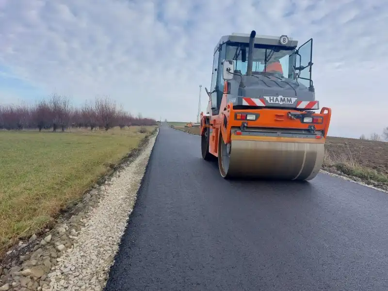 Ekspresowe tempo prac przy odbudowie jednej z dróg w gminie Korzenna