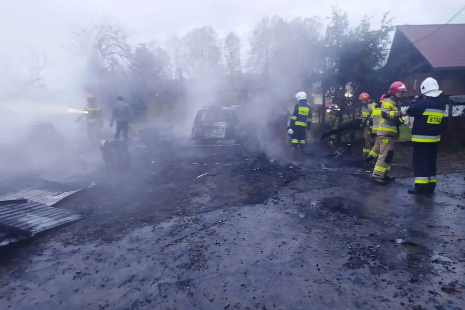 Pożar we Florynce. Spłonął blaszany garaż