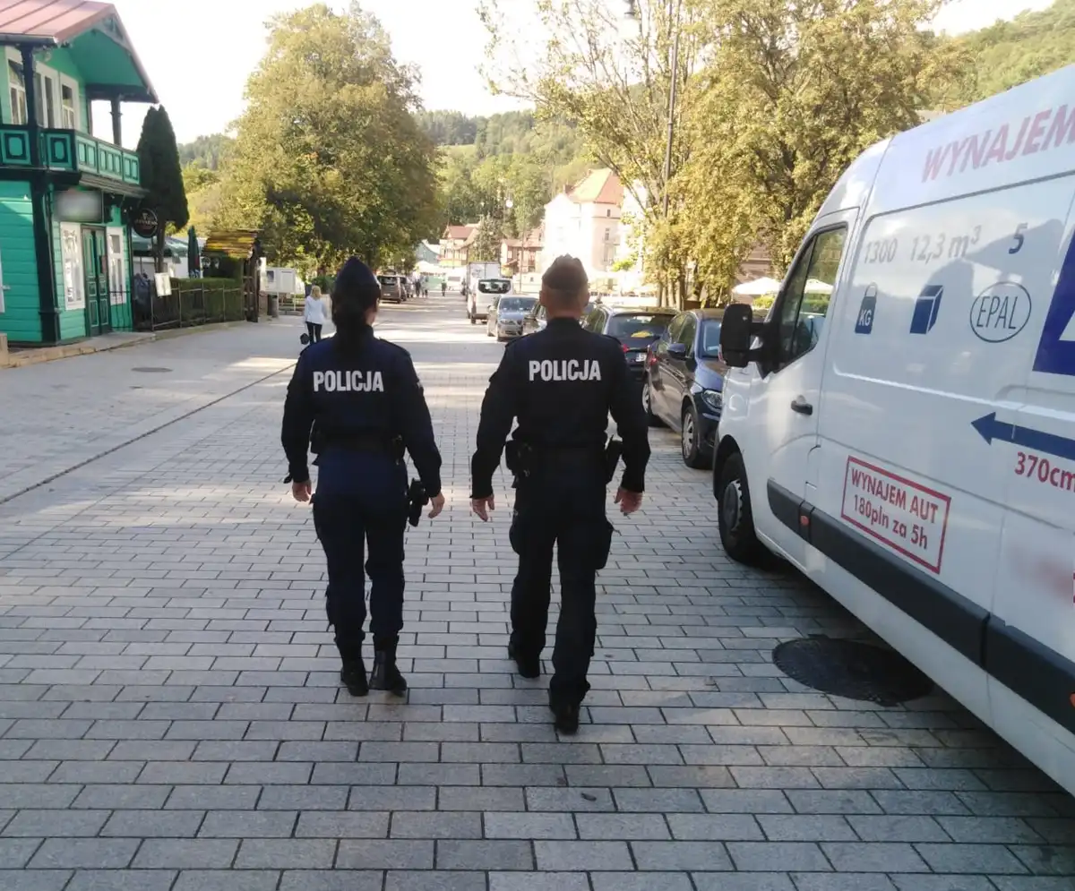 Sądeccy i kryniccy policjanci wspierani przez mundurowych z Krakowa dbali o bezpieczeństwo podczas konferencji „Krynica Forum 2023”