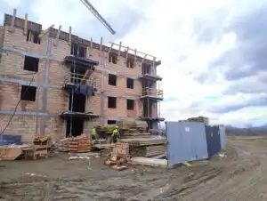 Trwa budowa nowoczesnych bloków z mieszkaniami w Starym Sączu