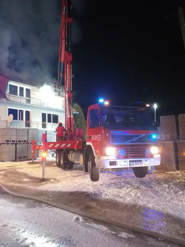 Pożar budynku mieszkalnego w Naściszowej. Z ogniem walczyło 7 zastępów straży