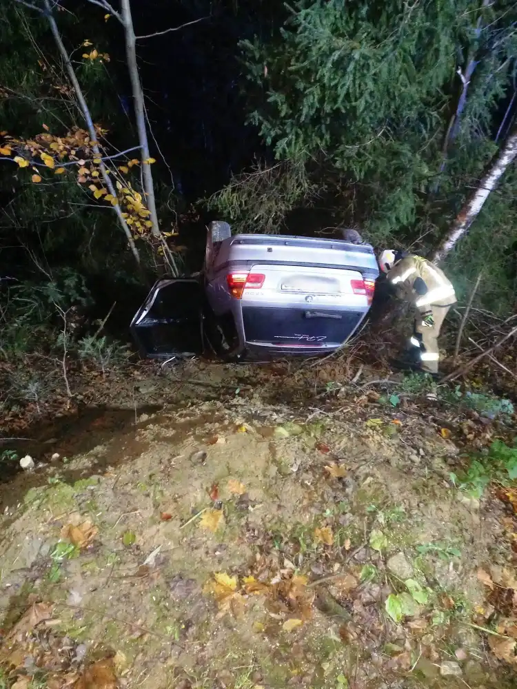 Groźny wypadek drogowy w Moszczenicy Wyżnej. Dwie osoby trafiły do szpitala