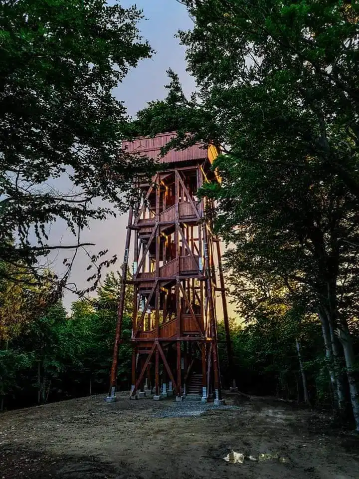 Wieża widokowa na Górze Modyń już dostępna dla turystów