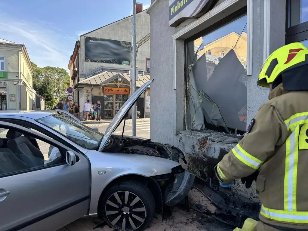 Groźny wypadek w centrum Grybowa. Ranna jedna osoba