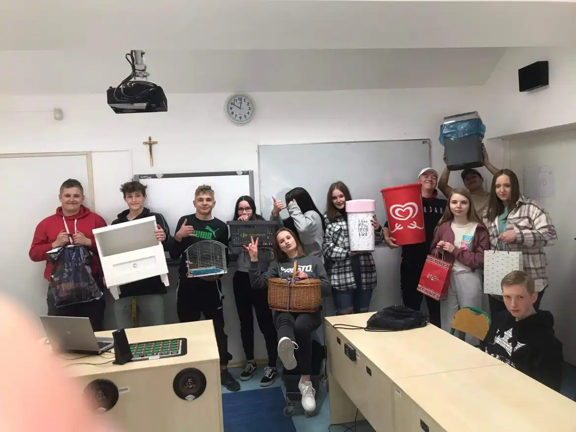 ZS w Łącku: podręczniki na podnośniku