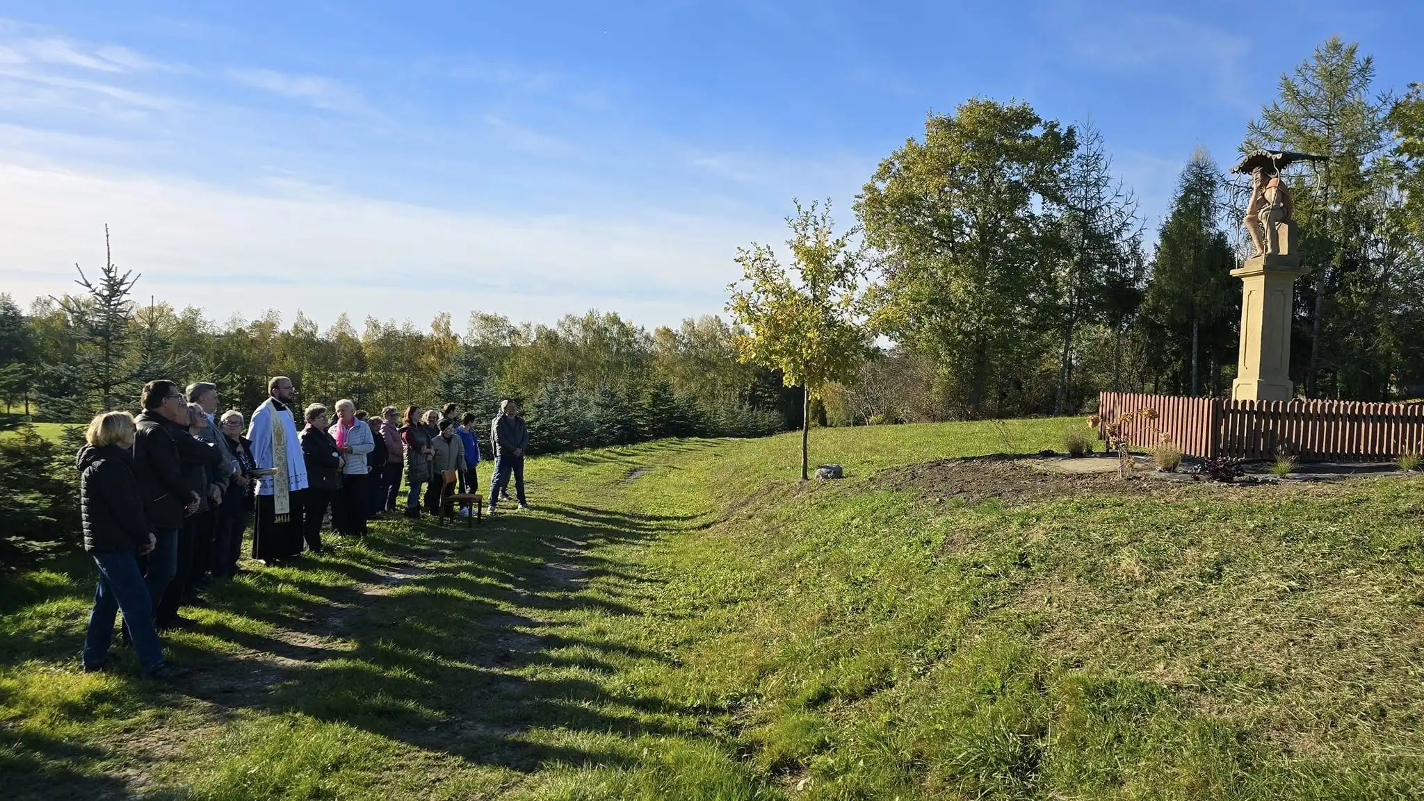 Kapliczka Chrystusa Frasobliwego w Łużnej odnowiona