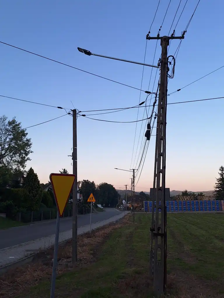 Gmina Łososina Dolna jaśniejsza i oszczędniejsza. Zakończono modernizację oświetlenia ulicznego