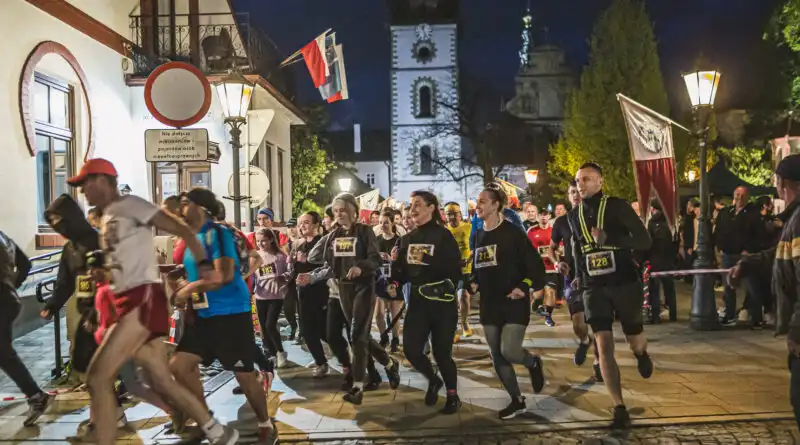 V Nocny Bieg św. Kingi w Starym Sączu. W rywalizacji uczestniczyła rekordowa liczba osób