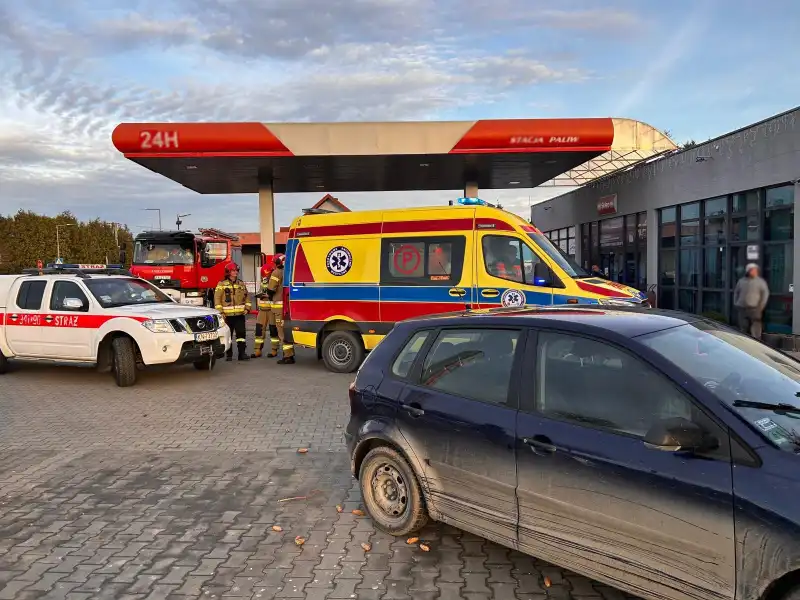 Kolizja na stacji benzynowej w Białej Niżnej