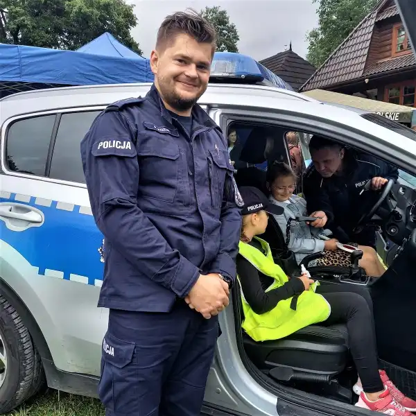 Sądeccy policjanci promowali bezpieczeństwo podczas pikniku w Stróżach