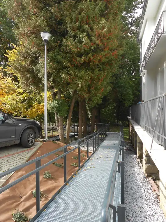 Teren przy sądeckim szpitalu zrewitalizowany