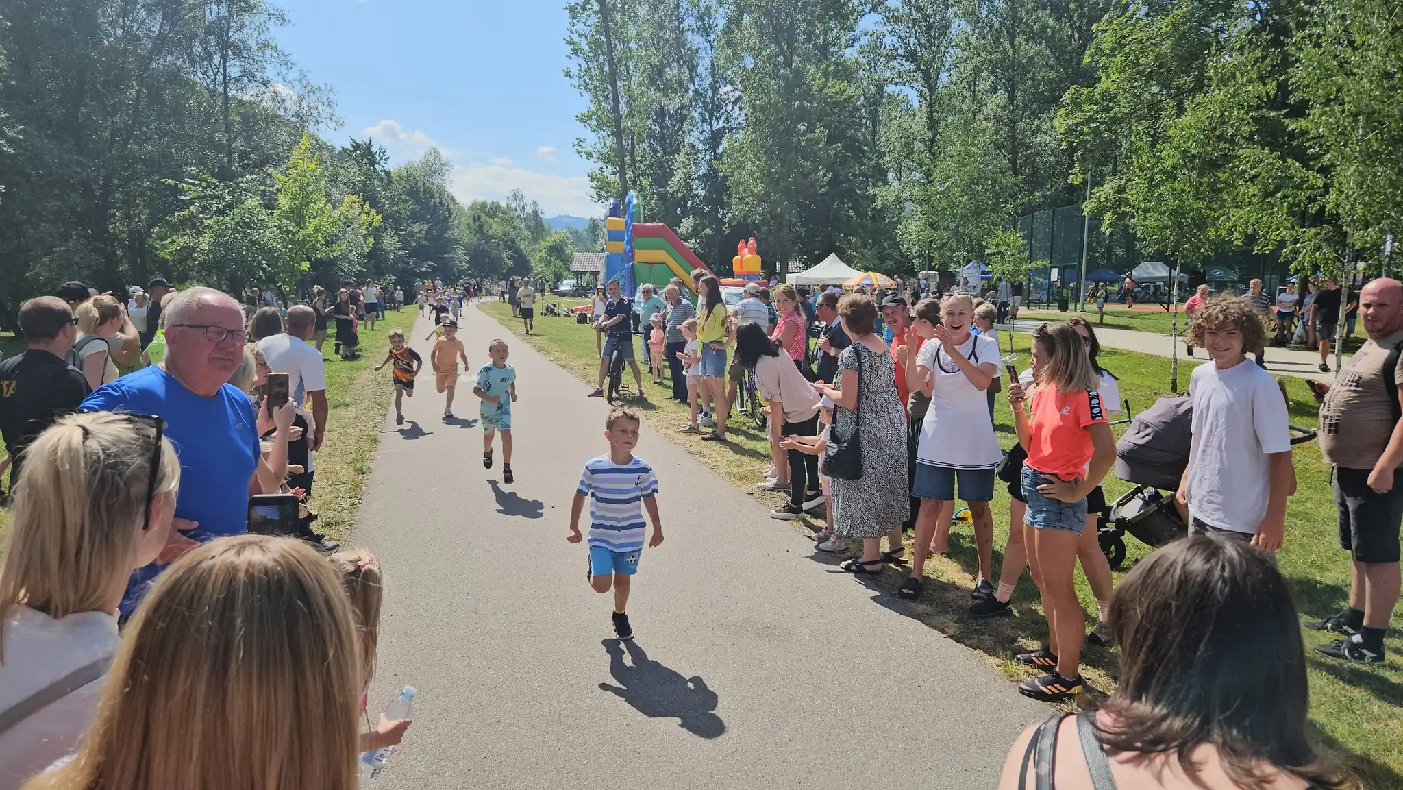 Wakacje rozpoczęte z przytupem. Piknik nad Dunajcem w Łącku pełen atrakcji