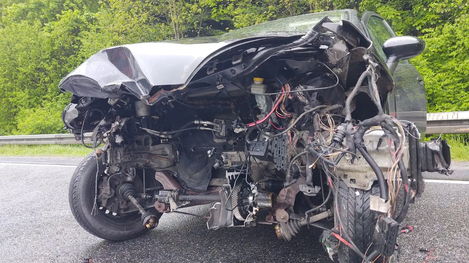 Wypadek w Witowicach Górnych. Zderzyły się dwa auta osobowe. Jedna osoba trafiła do szpitala