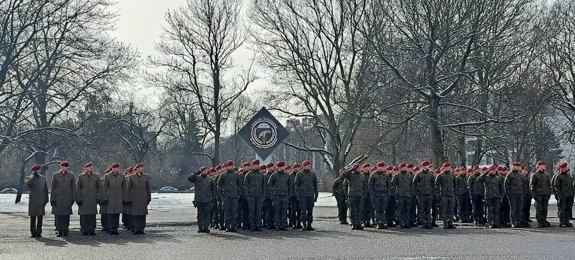 Uczniowie ZS w Marcinkowicach uczestniczyli w uroczystym przekazaniu obowiązków dowódcy 6 Batalionu Dowodzenia w Krakowie