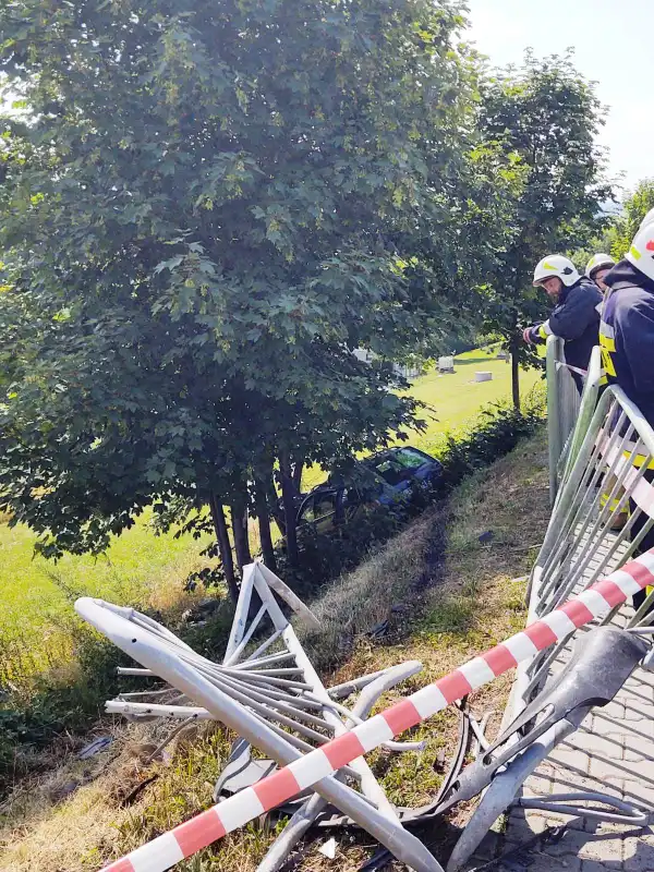 W Grybowie osobówka wypadła z drogi