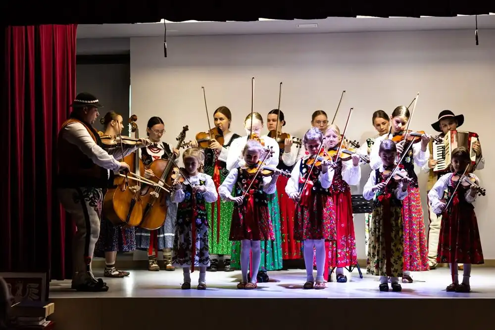 Mszana Dolna: uroczyste otwarcie zmodernizowanej szkoły w MOW im. Ks. Karola Wojtyły