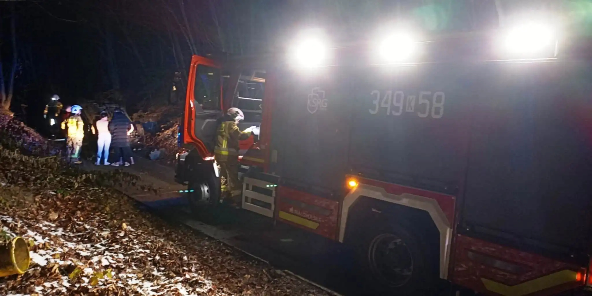 Wypadek samochodowy w Woli Kosnowej. Mercedes blokował drogę przez ponad 3 godziny