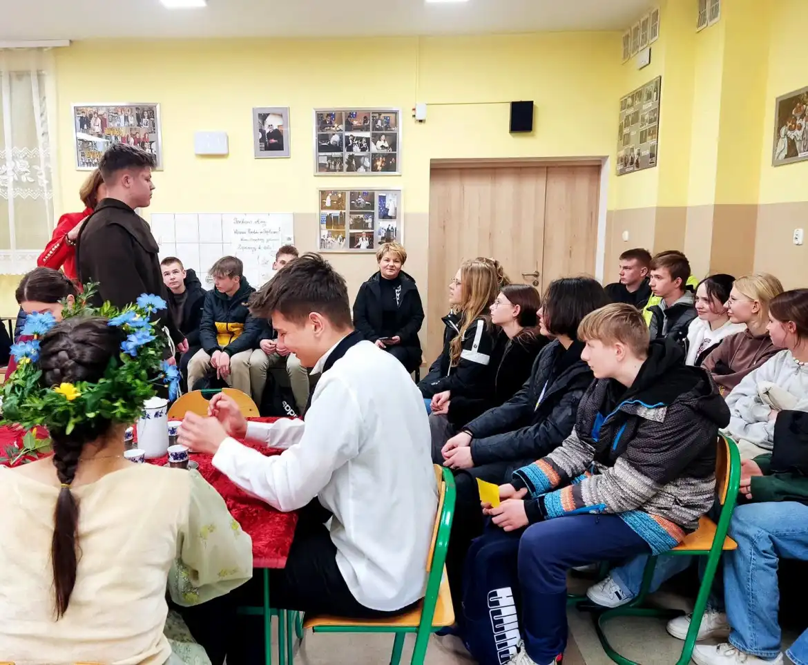 ZS w Łącku: świeżutkie rogaliki i warsztaty budowlane podczas Dnia otwartego