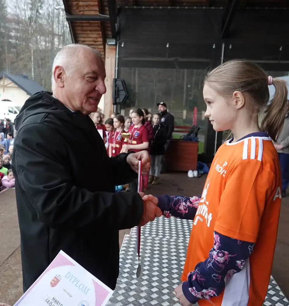 Mistrzostwa Powiatu w biegach przełajowych. W zawodach uczestniczyło blisko 800 dzieci ze szkół podstawowych i średnich z Sądecczyzny