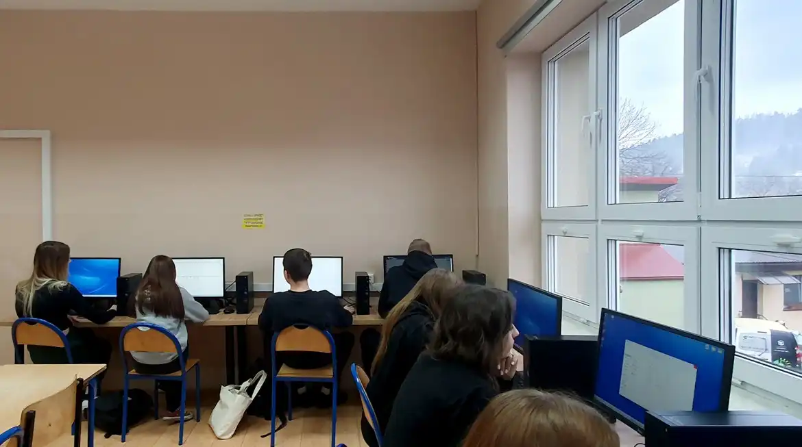 W ZS w Starym Sączu jest nowa pracownia komputerowa