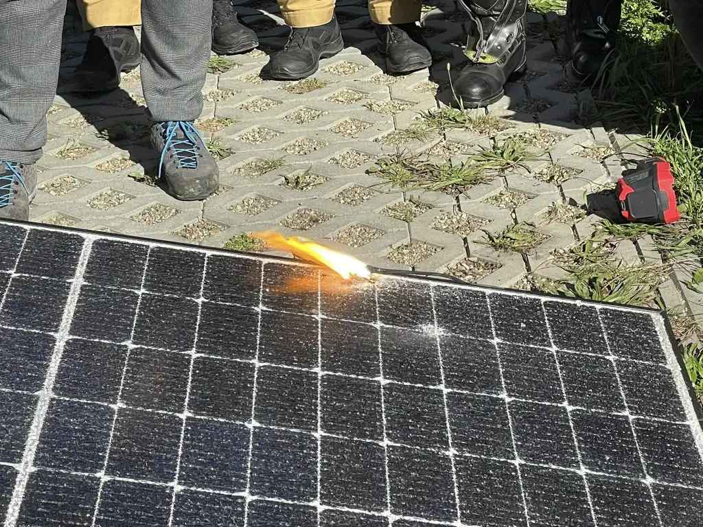 Strażacy w Tęgoborzy uczą się, jak ratować w dobie energii odnawialnej