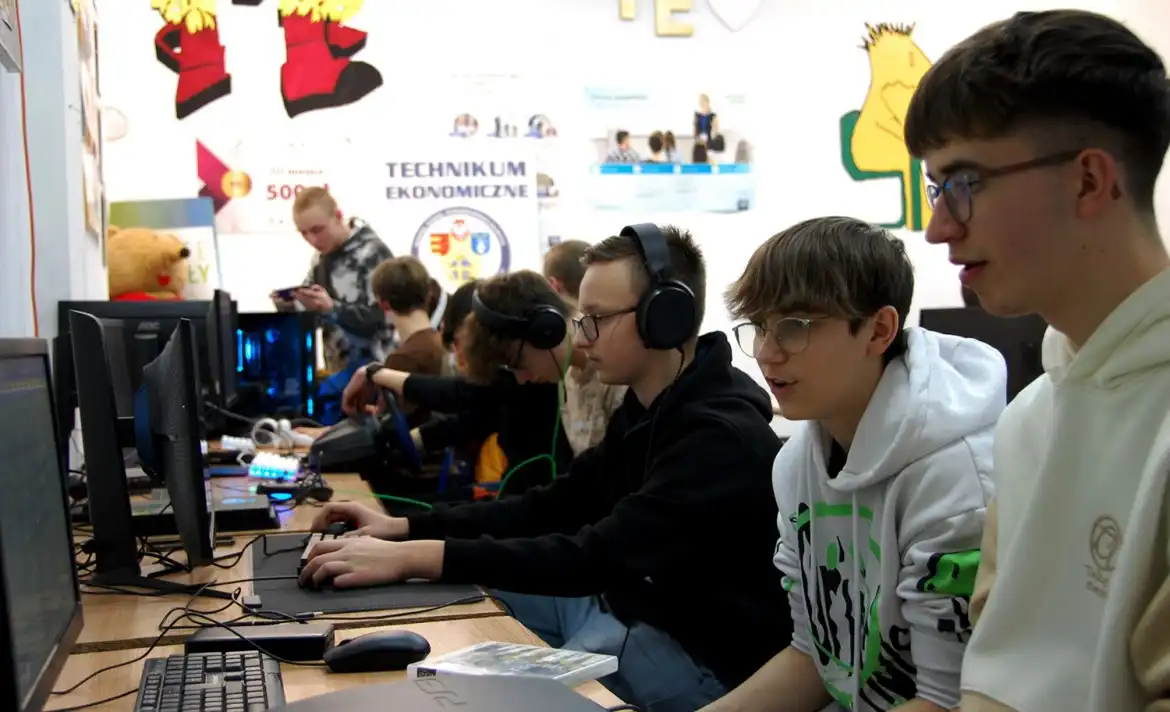 Uczniowie ZSP w Krynicy-Zdroju uczestniczyli w wieczorze gier komputerowych