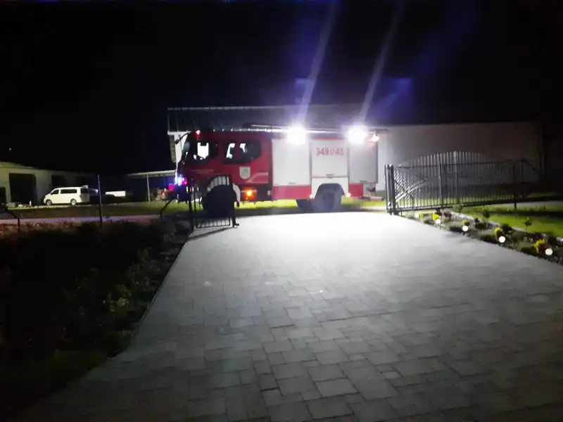 Pożar w Zabrzeży. Z balkonu budynku ewakuowano cztery osoby