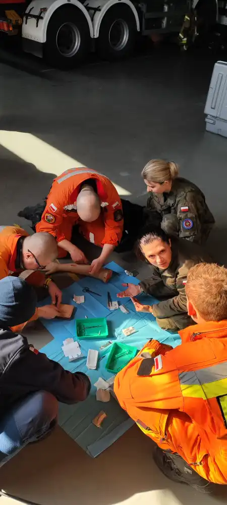 Czworonożni bohaterowie na gruzowiskach. Ćwiczenia ratownicze w Gdańsku