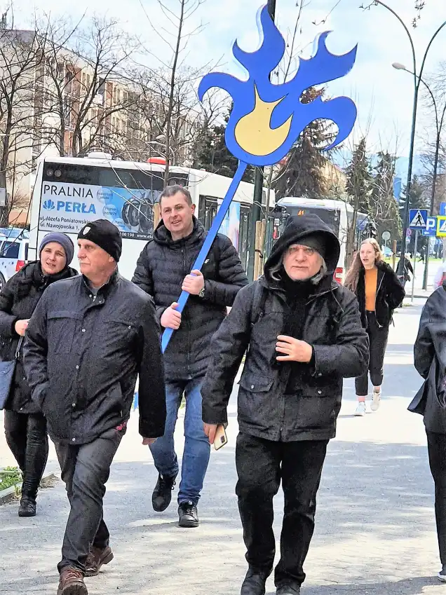 Kwiaty dla Ukrainy - akcja artystyczna studentów PWSZ