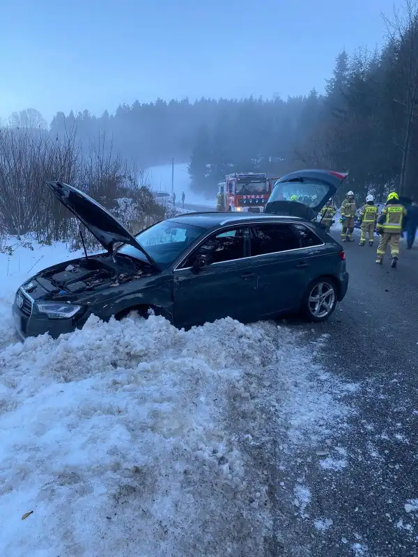 Wypadek w Cieniawie. Zderzyły się dwa samochody osobowe